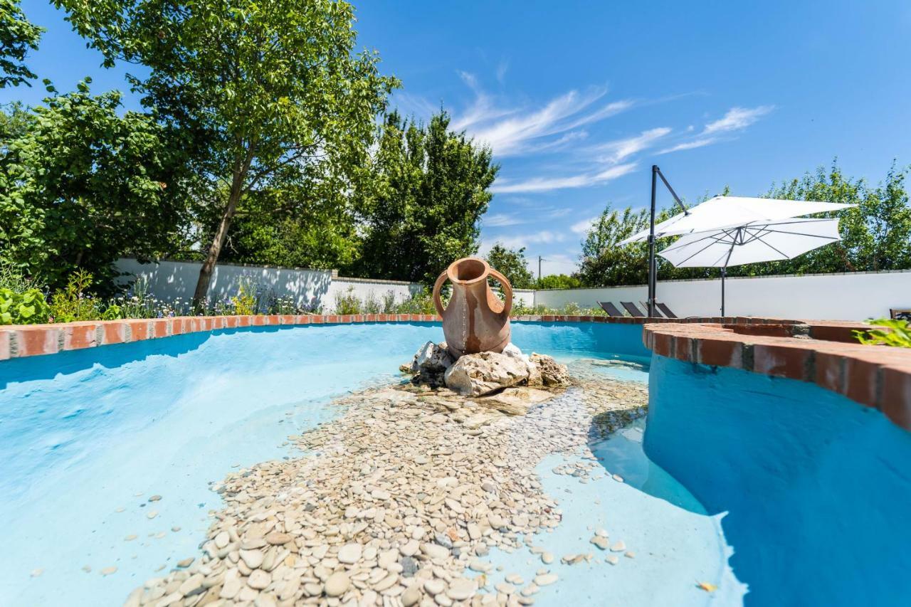 Holiday Home Carla And Dajana Veliki Vareški Esterno foto