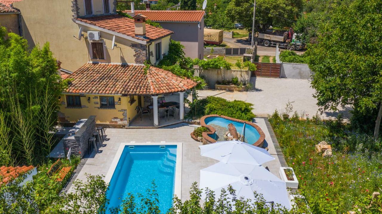 Holiday Home Carla And Dajana Veliki Vareški Esterno foto